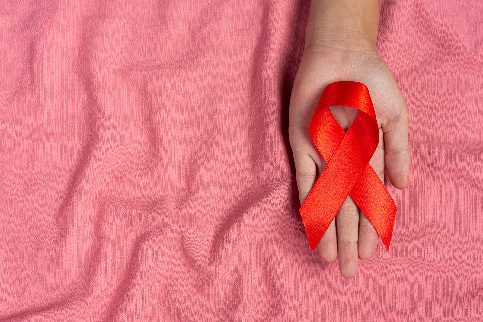 HIV Infection: Causes, Symptoms and Urgent Signs